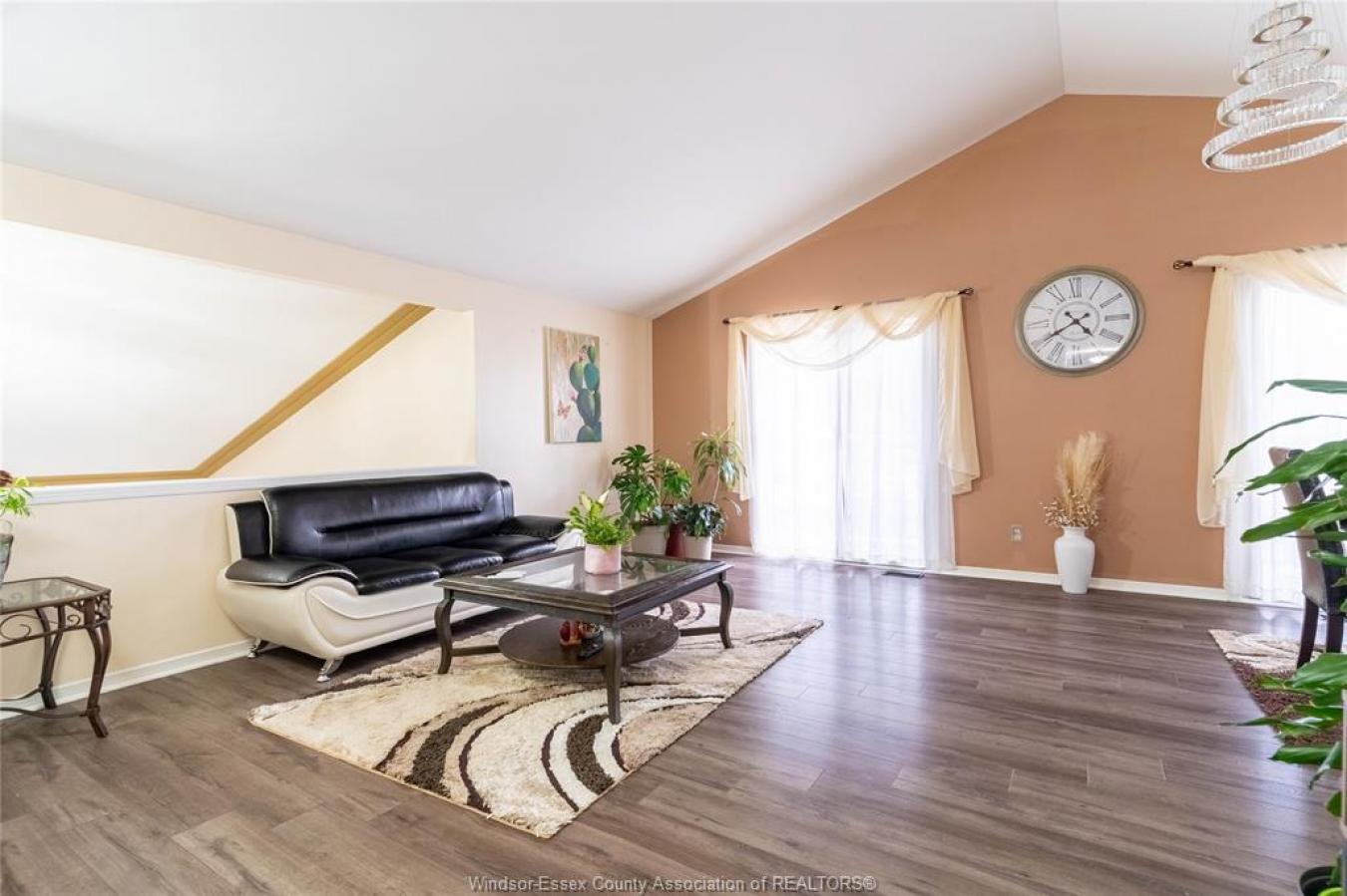 Windsor, ON, N9G 1E2, Canada, 5 Bedrooms Bedrooms, ,2 BathroomsBathrooms,Residential,For Sale,1893144
