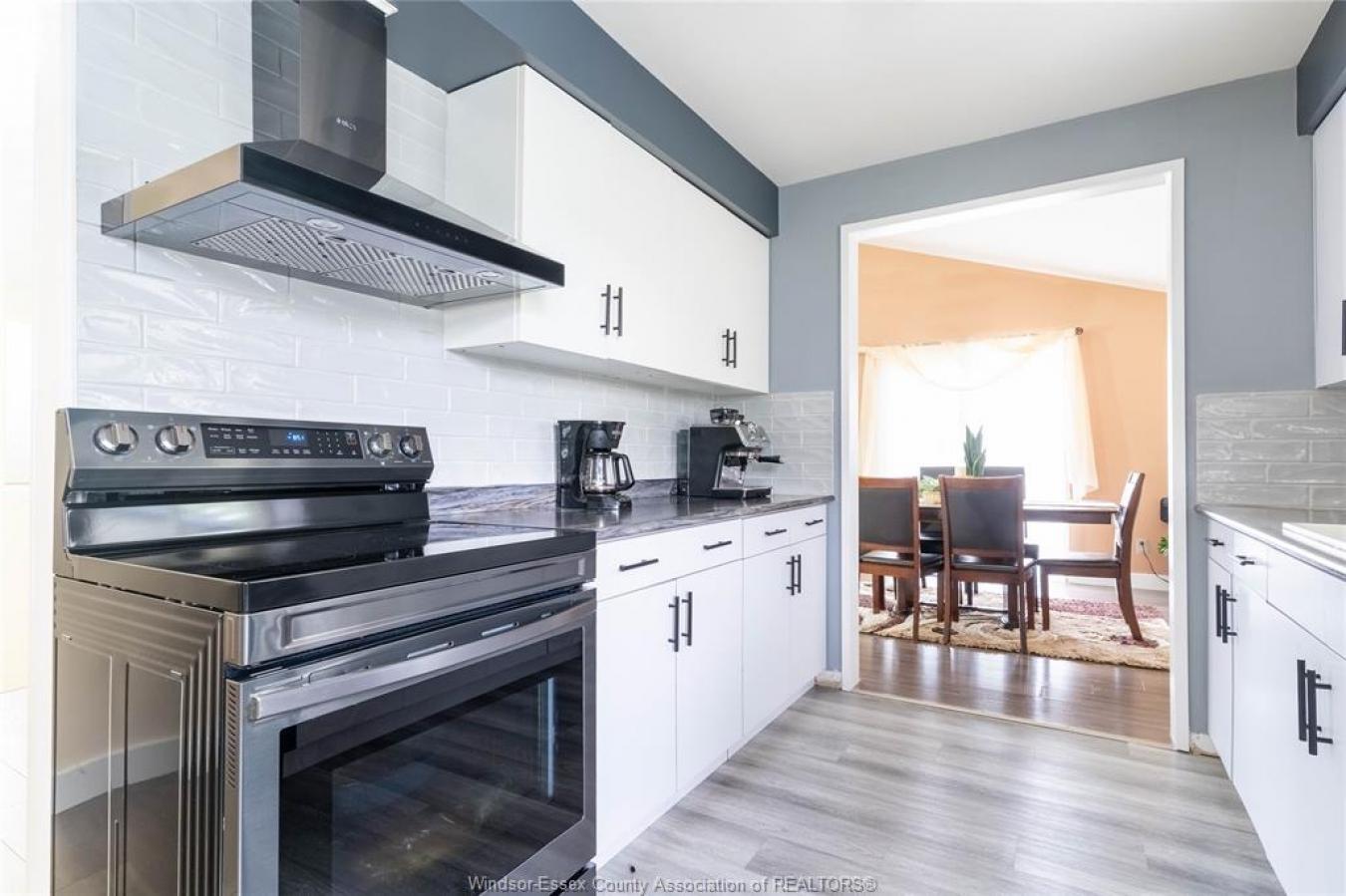 Windsor, ON, N9G 1E2, Canada, 5 Bedrooms Bedrooms, ,2 BathroomsBathrooms,Residential,For Sale,1893144
