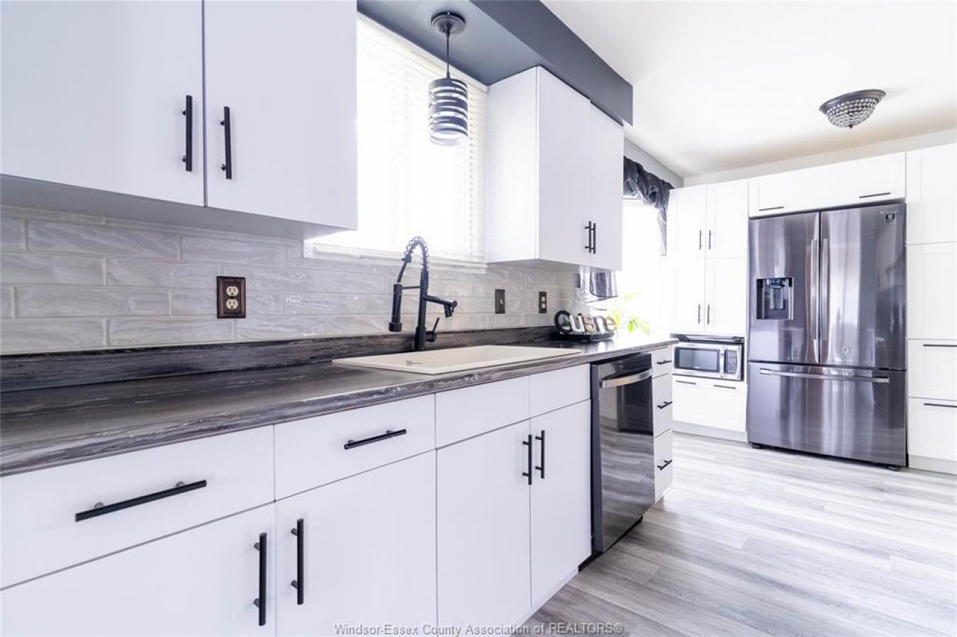 Windsor, ON, N9G 1E2, Canada, 5 Bedrooms Bedrooms, ,2 BathroomsBathrooms,Residential,For Sale,1893144