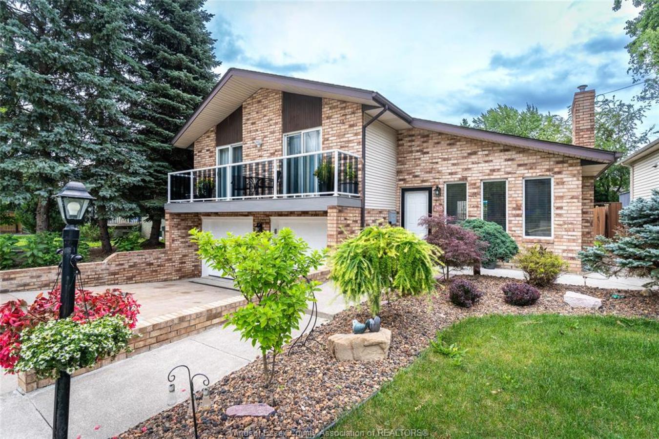 Windsor, ON, N9G 1E2, Canada, 5 Bedrooms Bedrooms, ,2 BathroomsBathrooms,Residential,For Sale,1893144