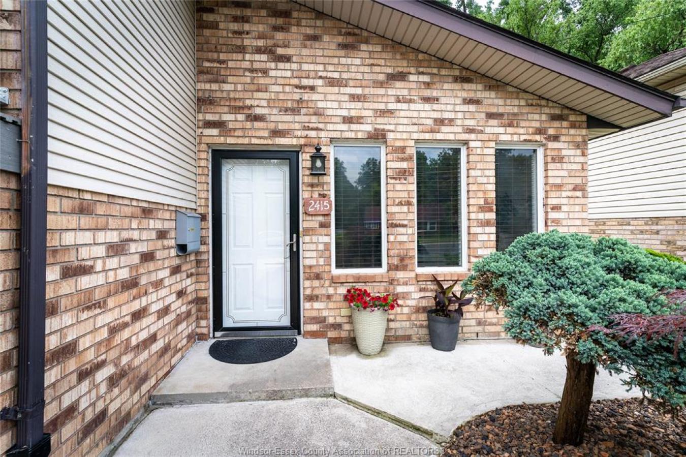 Windsor, ON, N9G 1E2, Canada, 5 Bedrooms Bedrooms, ,2 BathroomsBathrooms,Residential,For Sale,1893144