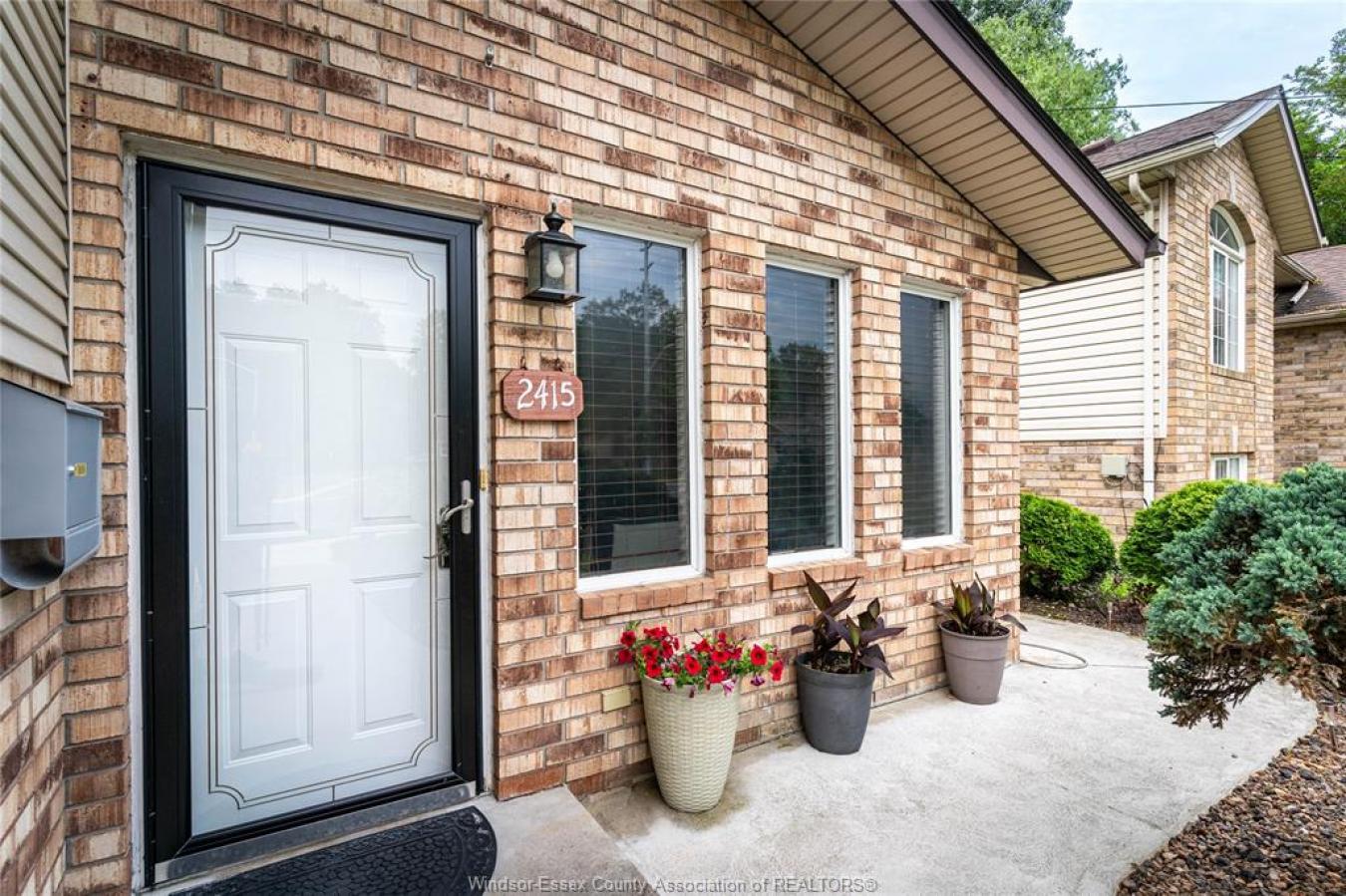 Windsor, ON, N9G 1E2, Canada, 5 Bedrooms Bedrooms, ,2 BathroomsBathrooms,Residential,For Sale,1893144