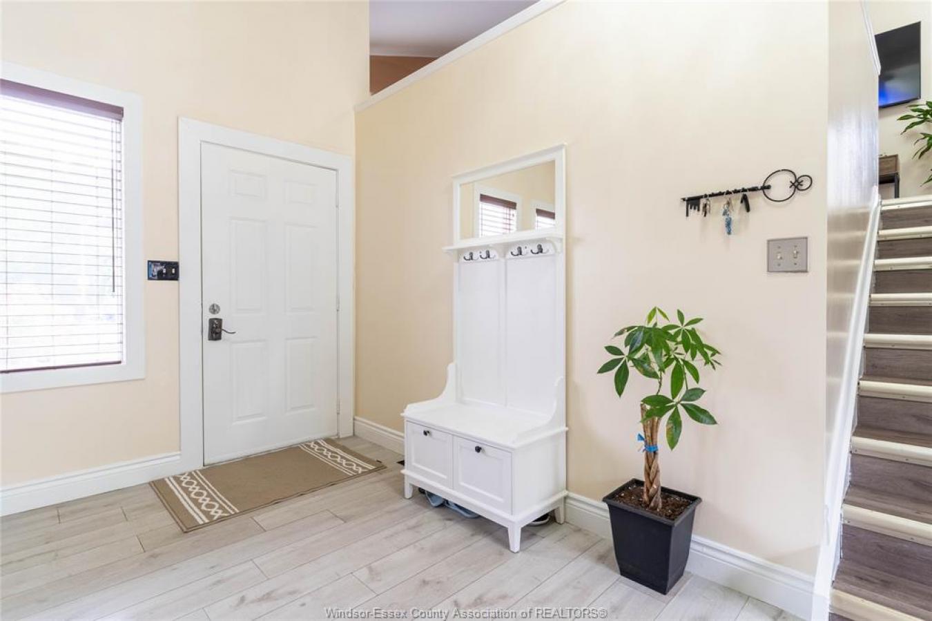 Windsor, ON, N9G 1E2, Canada, 5 Bedrooms Bedrooms, ,2 BathroomsBathrooms,Residential,For Sale,1893144