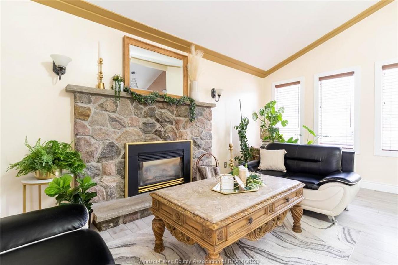 Windsor, ON, N9G 1E2, Canada, 5 Bedrooms Bedrooms, ,2 BathroomsBathrooms,Residential,For Sale,1893144