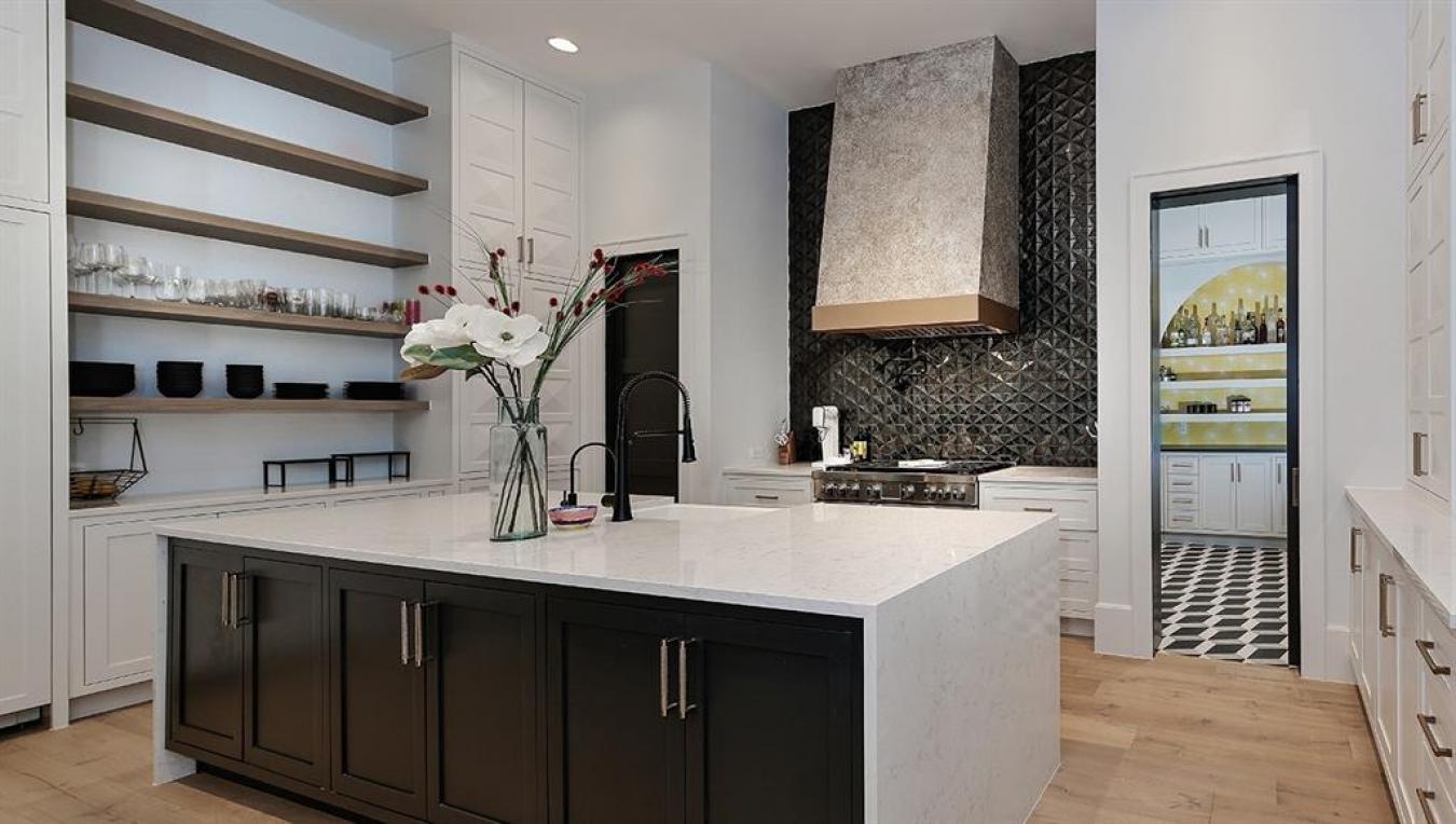 Montgomery, Texas, 77316, United States, 5 Bedrooms Bedrooms, ,5 BathroomsBathrooms,Residential,For Sale,1893142