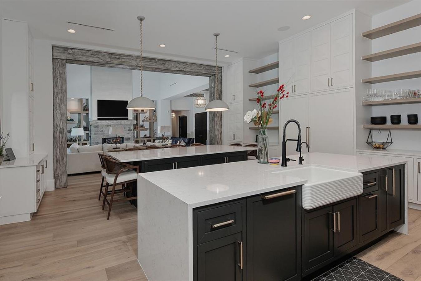 Montgomery, Texas, 77316, United States, 5 Bedrooms Bedrooms, ,5 BathroomsBathrooms,Residential,For Sale,1893142