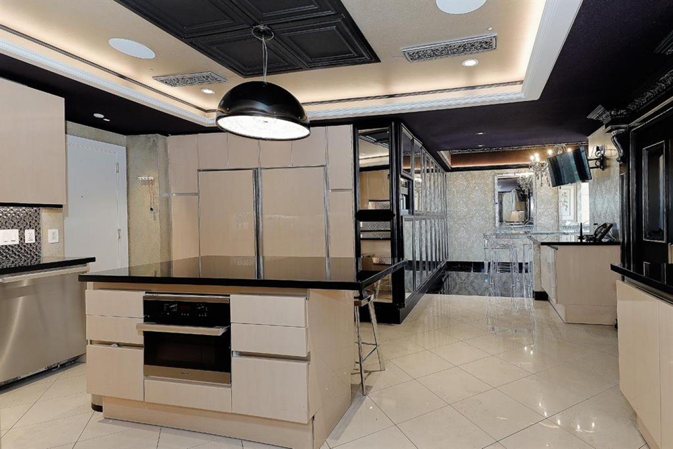 Houston, Texas, 77007, United States, 4 Bedrooms Bedrooms, ,5 BathroomsBathrooms,Residential,For Sale,1893139