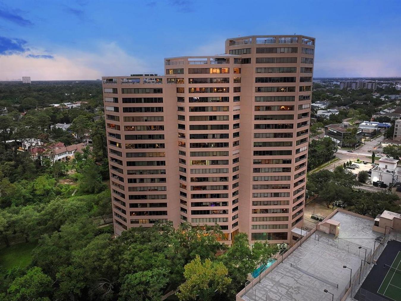 Houston, Texas, 77007, United States, 4 Bedrooms Bedrooms, ,5 BathroomsBathrooms,Residential,For Sale,1893139