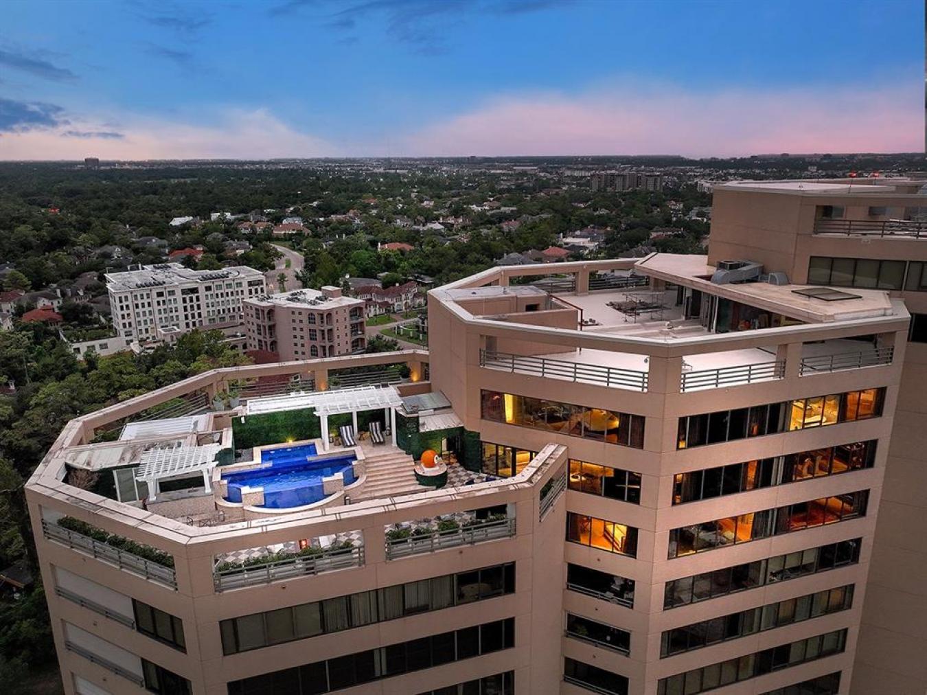 Houston, Texas, 77007, United States, 4 Bedrooms Bedrooms, ,5 BathroomsBathrooms,Residential,For Sale,1893139