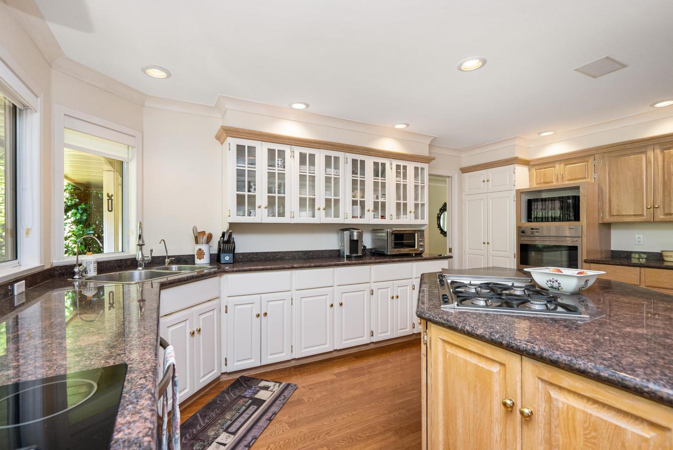 Abbotsford, BC, V2T 7Y3, Canada, 6 Bedrooms Bedrooms, ,3 BathroomsBathrooms,Residential,For Sale,1893160