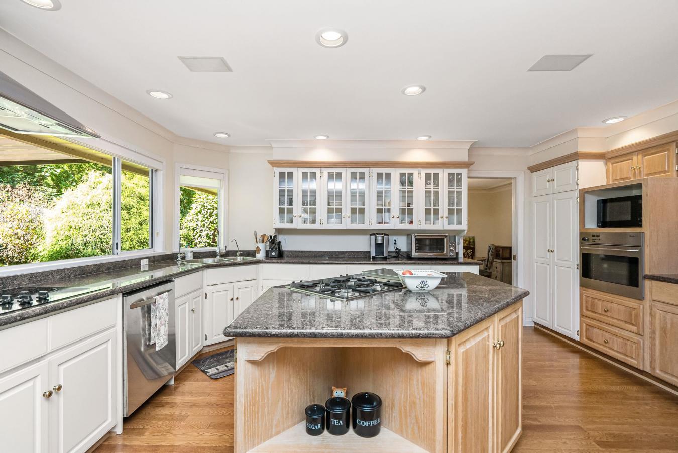 Abbotsford, BC, V2T 7Y3, Canada, 6 Bedrooms Bedrooms, ,3 BathroomsBathrooms,Residential,For Sale,1893160