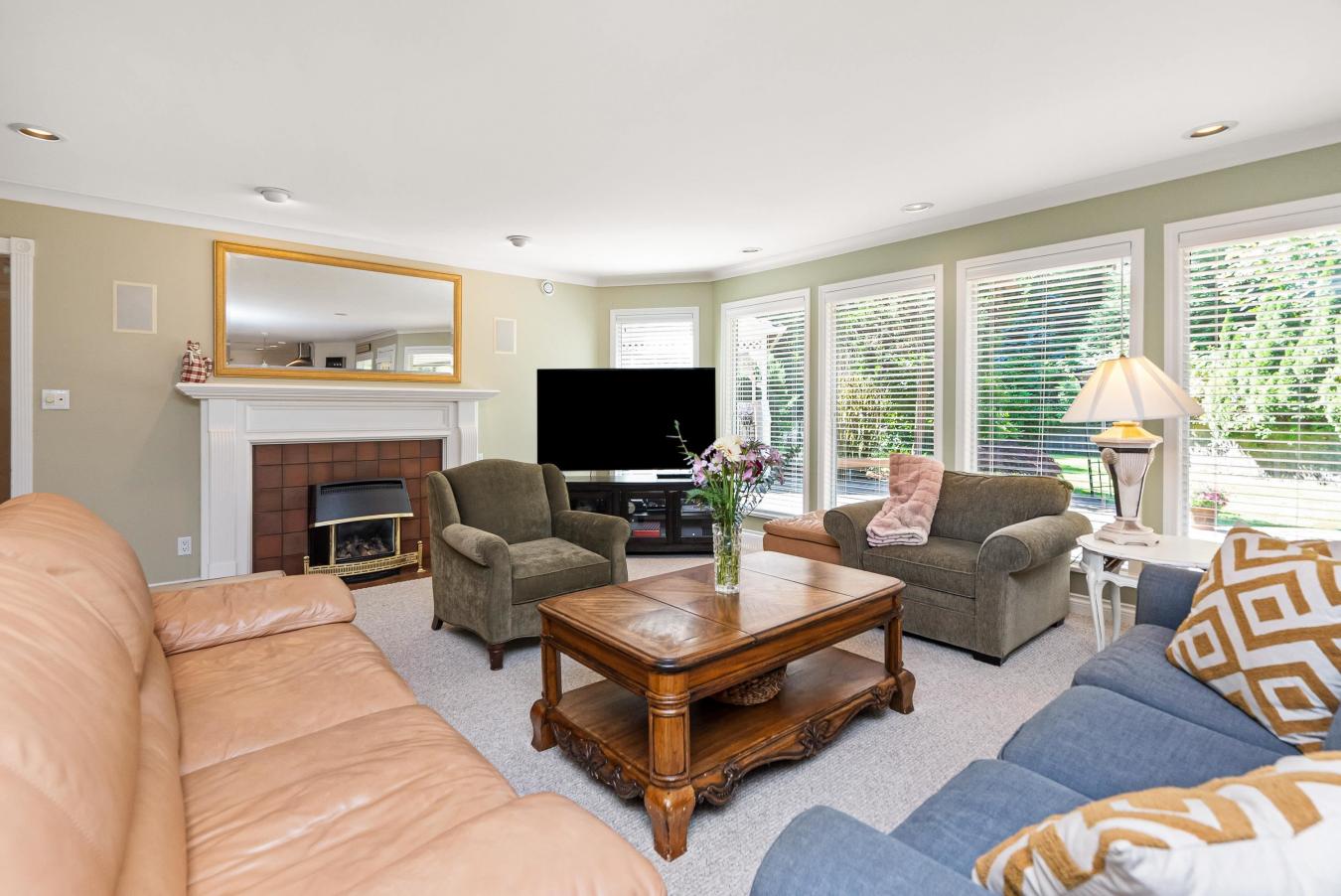 Abbotsford, BC, V2T 7Y3, Canada, 6 Bedrooms Bedrooms, ,3 BathroomsBathrooms,Residential,For Sale,1893160