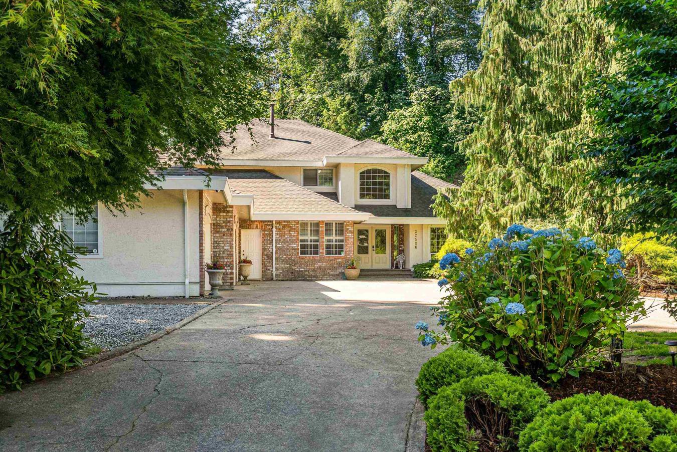 Abbotsford, BC, V2T 7Y3, Canada, 6 Bedrooms Bedrooms, ,3 BathroomsBathrooms,Residential,For Sale,1893160