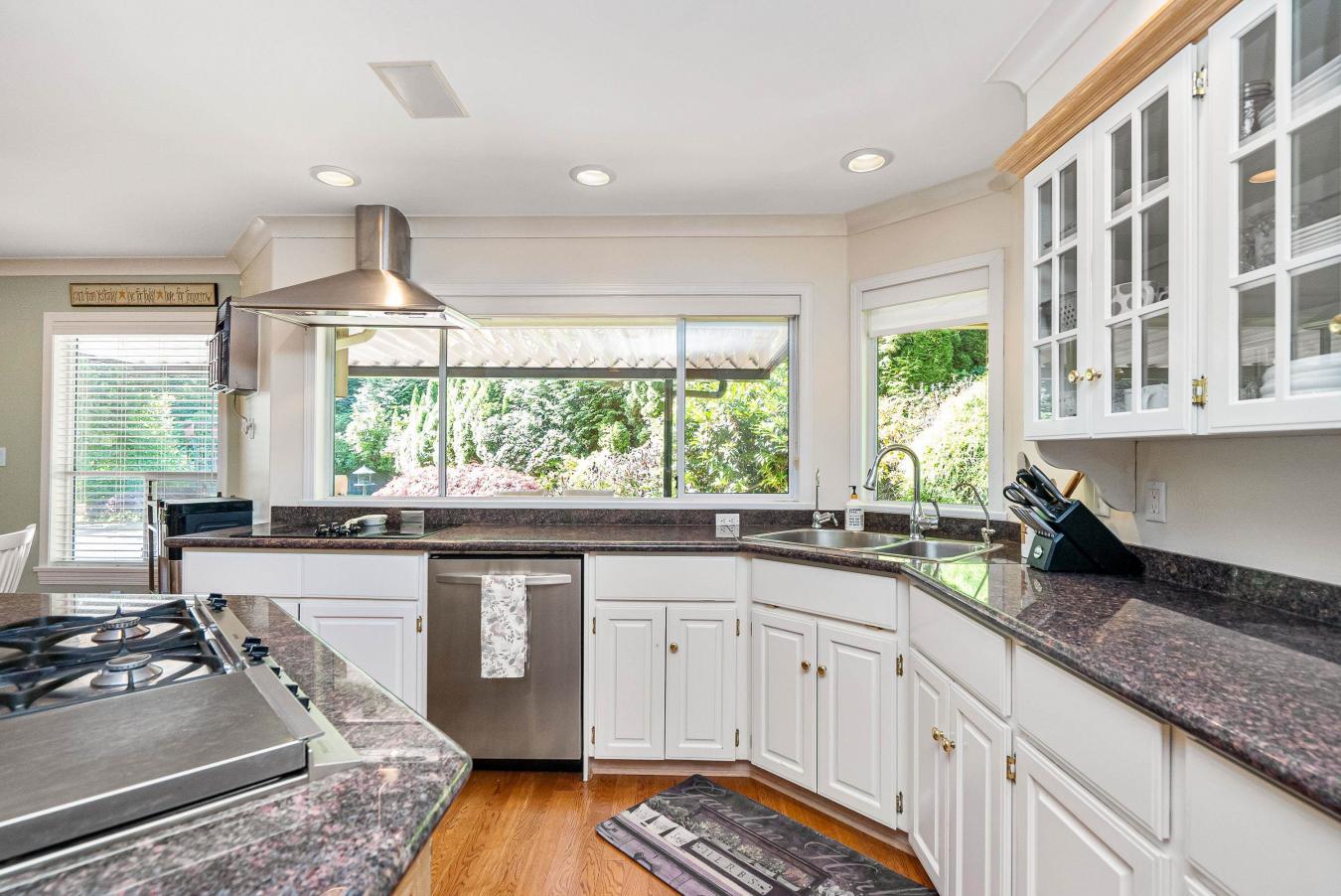 Abbotsford, BC, V2T 7Y3, Canada, 6 Bedrooms Bedrooms, ,3 BathroomsBathrooms,Residential,For Sale,1893160