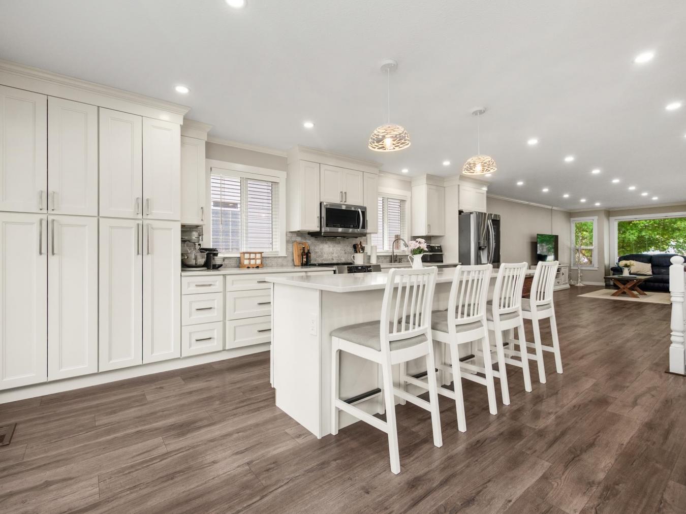Chilliwack, BC, V2R 5L1, Canada, 5 Bedrooms Bedrooms, ,3 BathroomsBathrooms,Residential,For Sale,1893134
