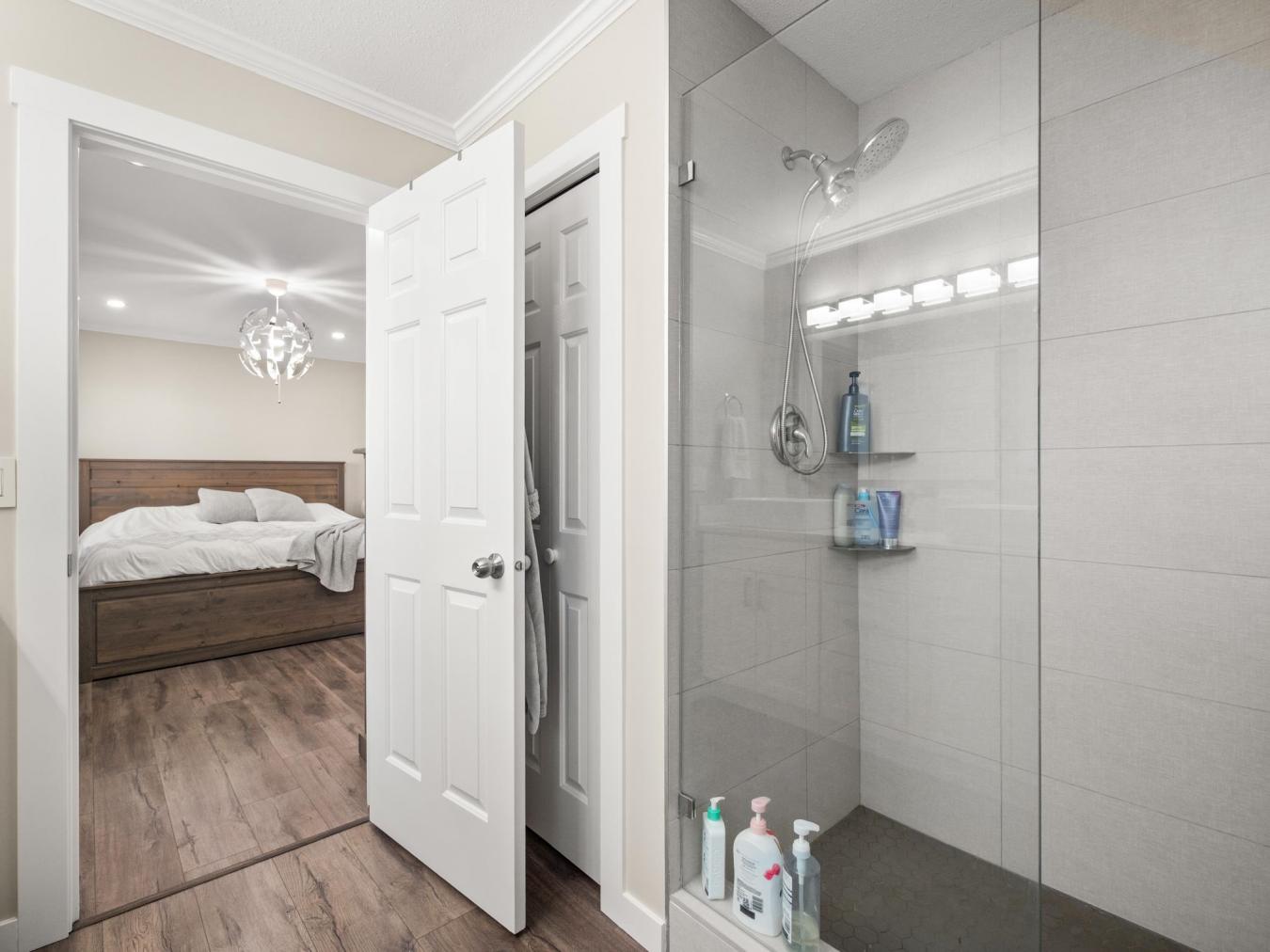 Chilliwack, BC, V2R 5L1, Canada, 5 Bedrooms Bedrooms, ,3 BathroomsBathrooms,Residential,For Sale,1893134