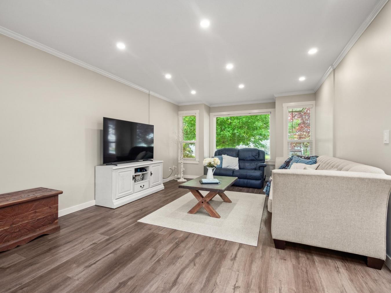 Chilliwack, BC, V2R 5L1, Canada, 5 Bedrooms Bedrooms, ,3 BathroomsBathrooms,Residential,For Sale,1893134