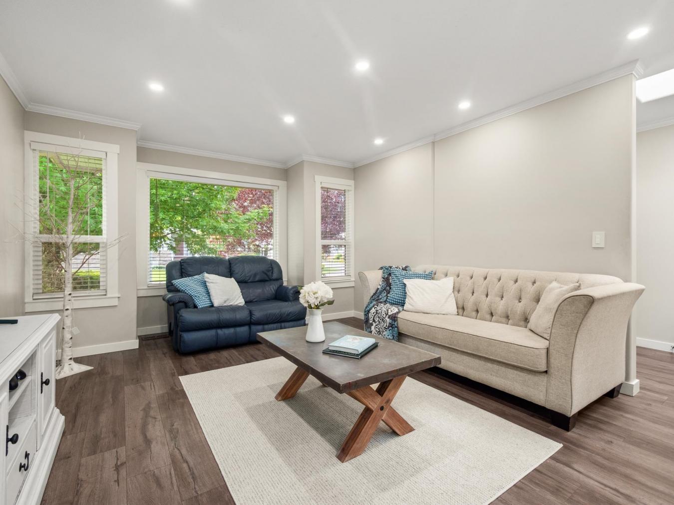 Chilliwack, BC, V2R 5L1, Canada, 5 Bedrooms Bedrooms, ,3 BathroomsBathrooms,Residential,For Sale,1893134