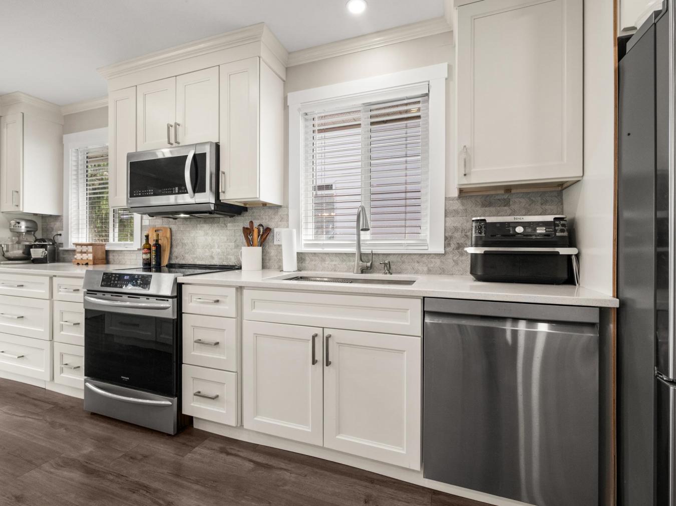 Chilliwack, BC, V2R 5L1, Canada, 5 Bedrooms Bedrooms, ,3 BathroomsBathrooms,Residential,For Sale,1893134