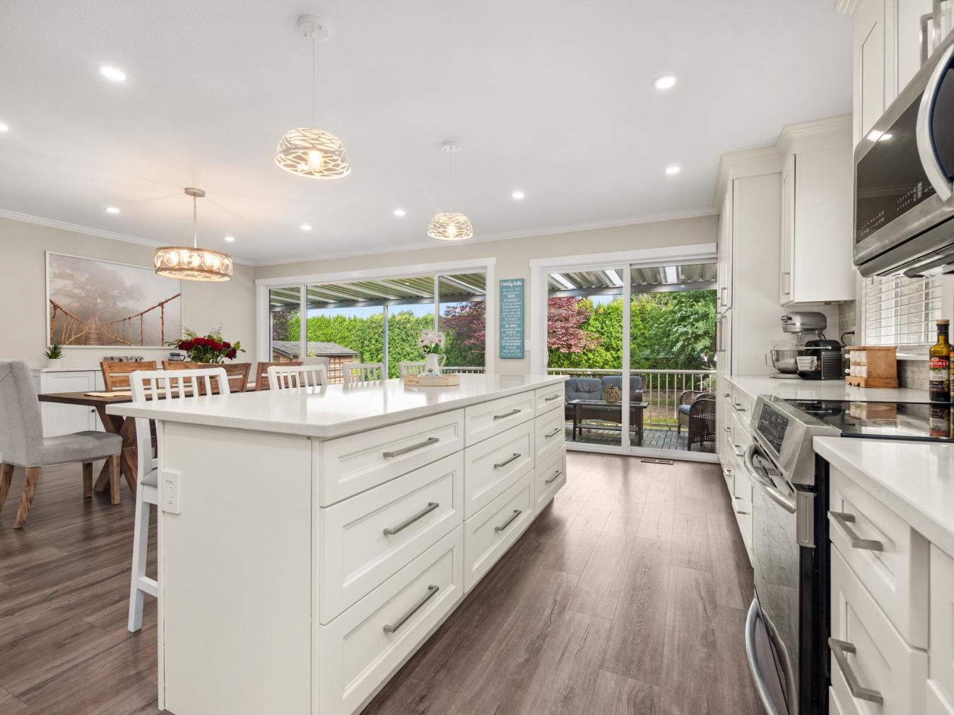 Chilliwack, BC, V2R 5L1, Canada, 5 Bedrooms Bedrooms, ,3 BathroomsBathrooms,Residential,For Sale,1893134