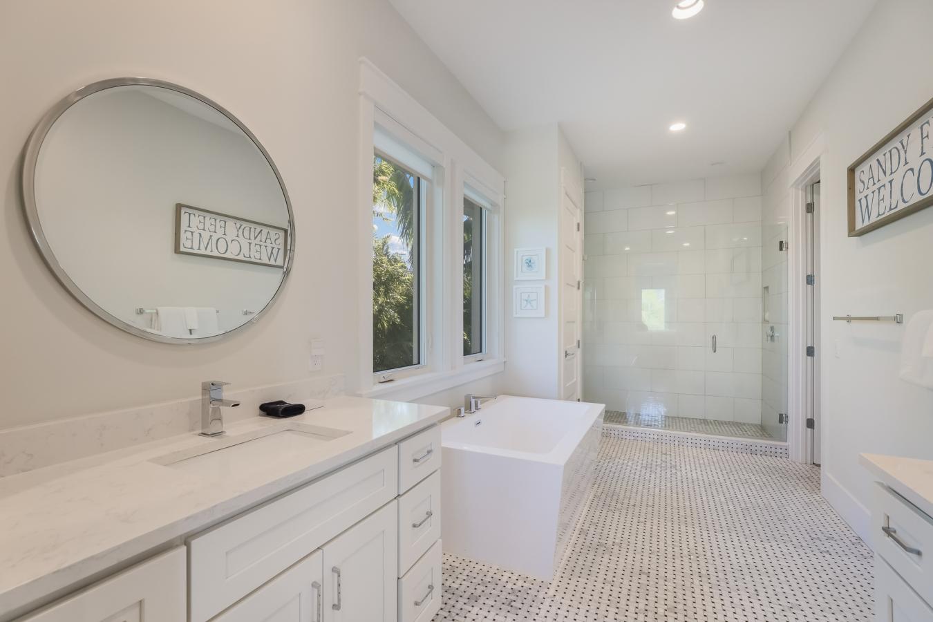 50 N SHORE DR, Manatee, 34216, United States, 4 Bedrooms Bedrooms, ,4 BathroomsBathrooms,Residential,For Sale,1888323