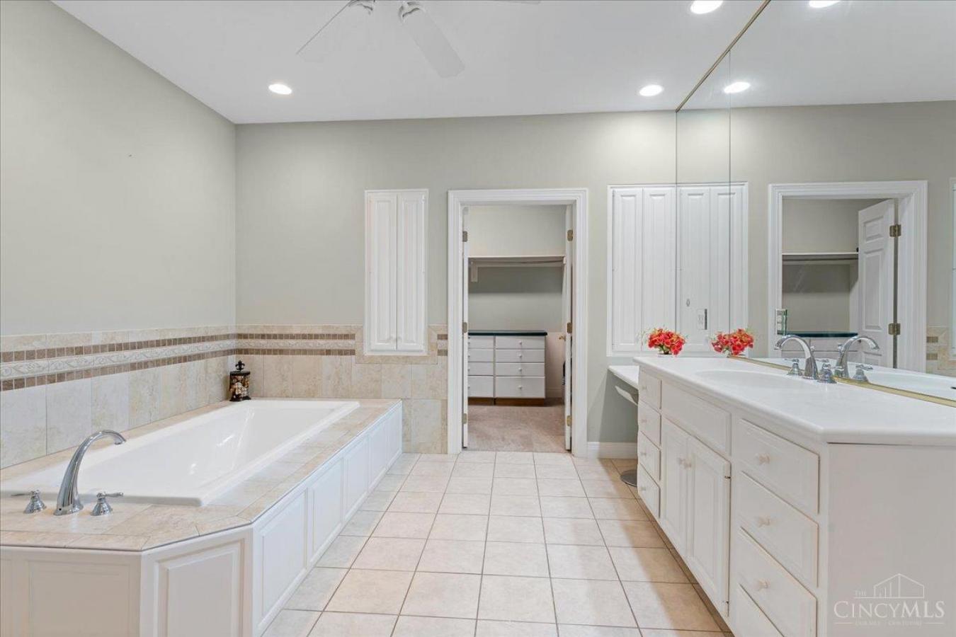 Montgomery, Ohio, 45249, United States, 5 Bedrooms Bedrooms, ,3 BathroomsBathrooms,Residential,For Sale,1893130