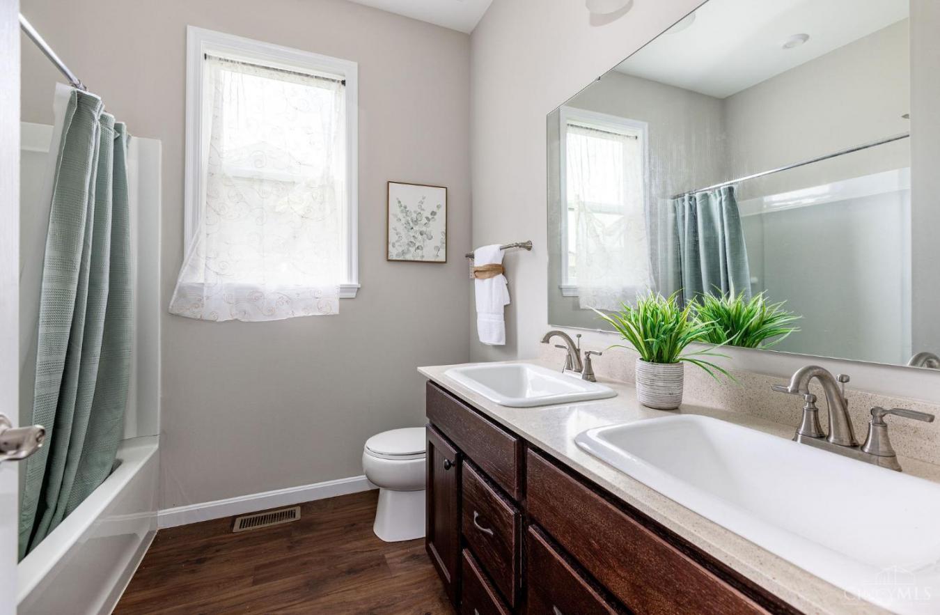 Pierce Twp, Ohio, 45245, United States, 3 Bedrooms Bedrooms, ,4 BathroomsBathrooms,Residential,For Sale,1893129