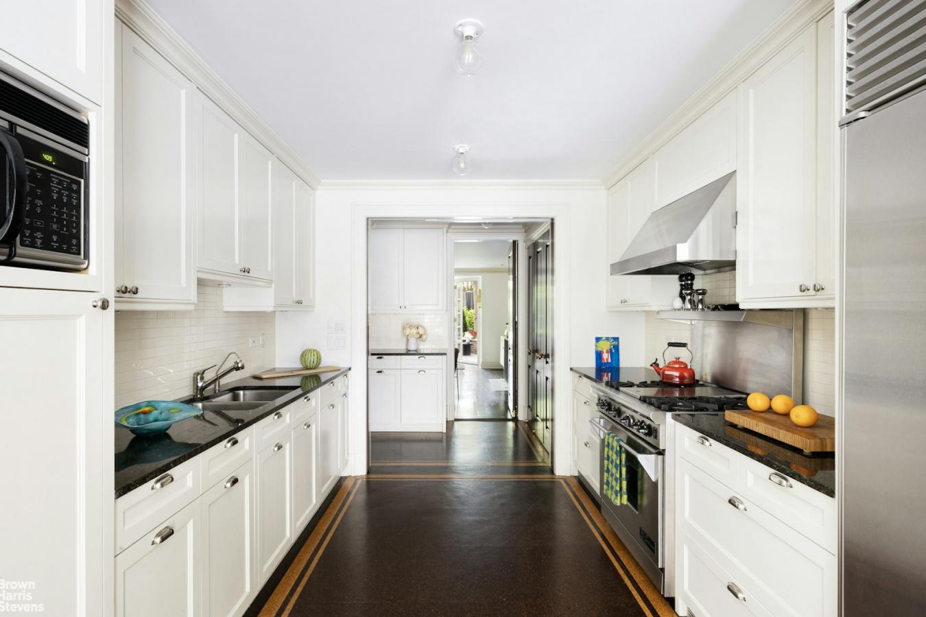 New York, New York, 10065, United States, 4 Bedrooms Bedrooms, ,3 BathroomsBathrooms,Residential,For Sale,1889214