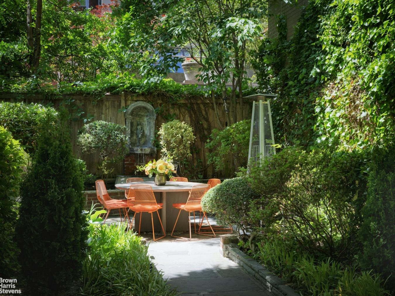 New York, New York, 10065, United States, 4 Bedrooms Bedrooms, ,3 BathroomsBathrooms,Residential,For Sale,1889214
