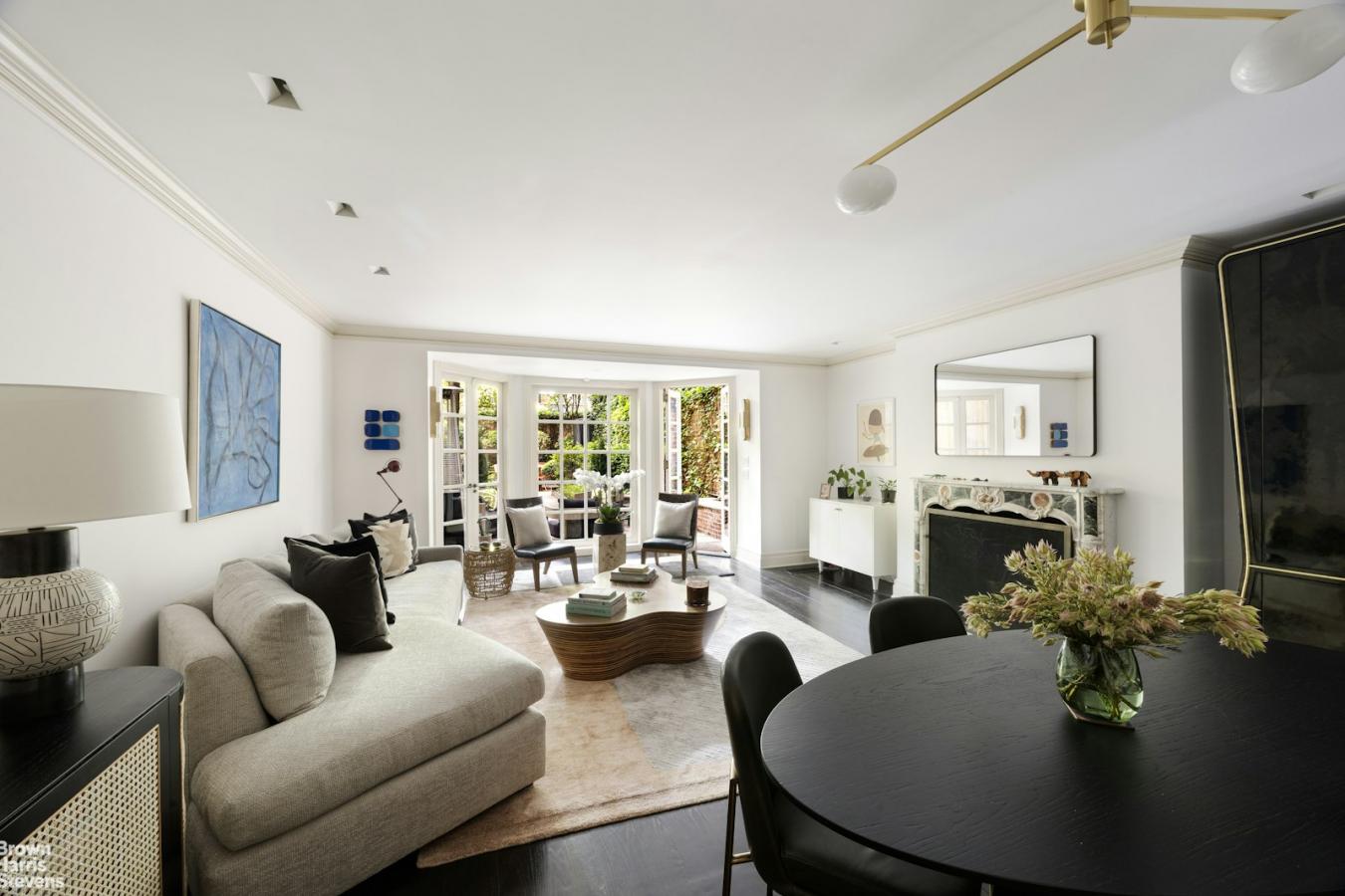 New York, New York, 10065, United States, 4 Bedrooms Bedrooms, ,3 BathroomsBathrooms,Residential,For Sale,1889214