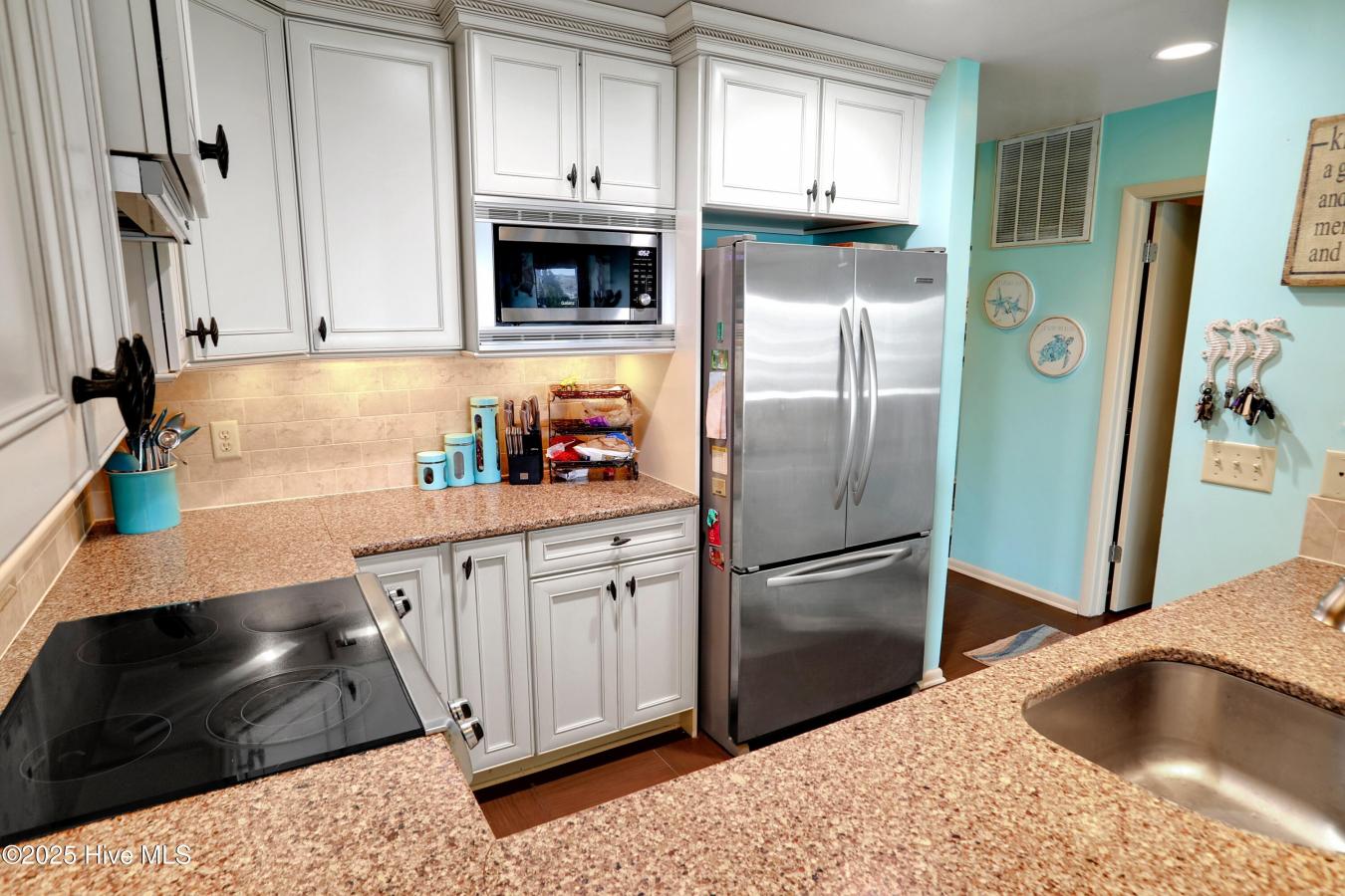 Carolina Beach, North Carolina, 28428, United States, 3 Bedrooms Bedrooms, ,2 BathroomsBathrooms,Residential,For Sale,1893115