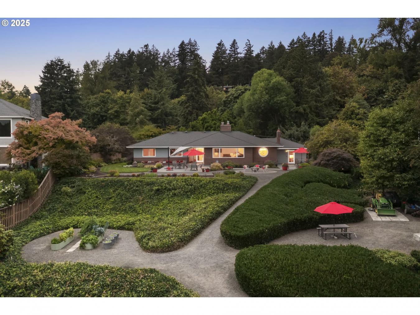 Lake Oswego, Oregon, 97034, United States, 3 Bedrooms Bedrooms, ,2 BathroomsBathrooms,Residential,For Sale,1893111