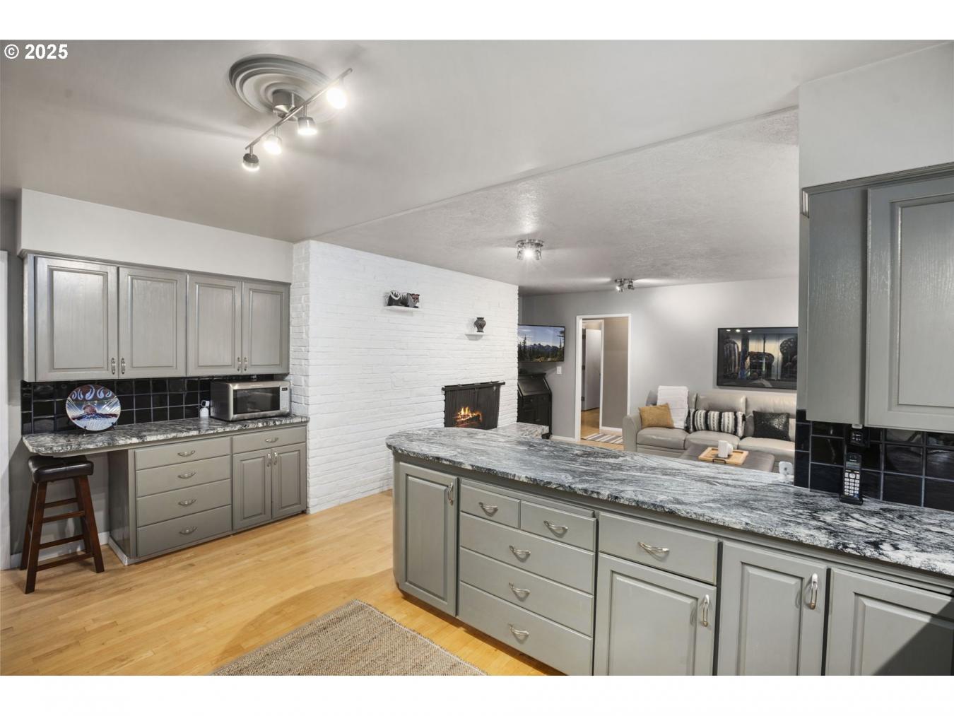 Lake Oswego, Oregon, 97034, United States, 3 Bedrooms Bedrooms, ,2 BathroomsBathrooms,Residential,For Sale,1893111