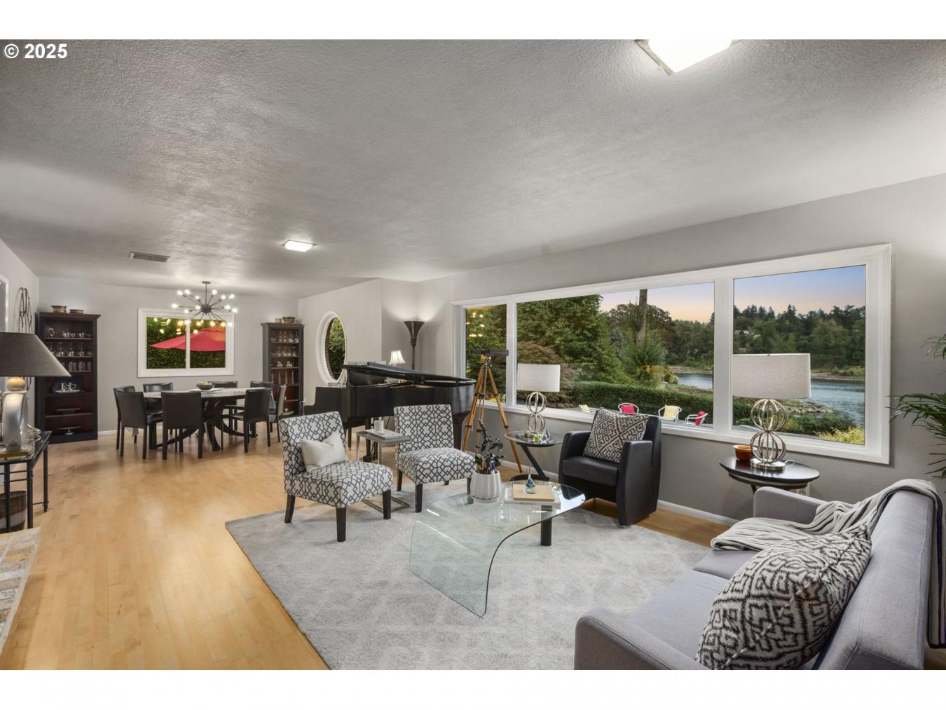 Lake Oswego, Oregon, 97034, United States, 3 Bedrooms Bedrooms, ,2 BathroomsBathrooms,Residential,For Sale,1893111