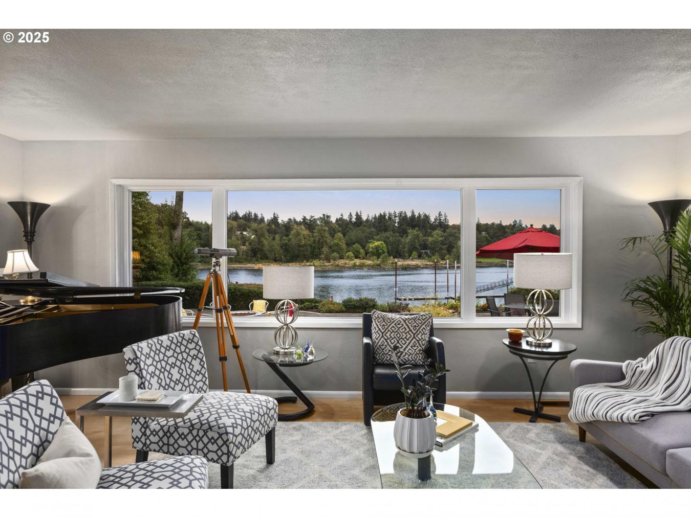 Lake Oswego, Oregon, 97034, United States, 3 Bedrooms Bedrooms, ,2 BathroomsBathrooms,Residential,For Sale,1893111