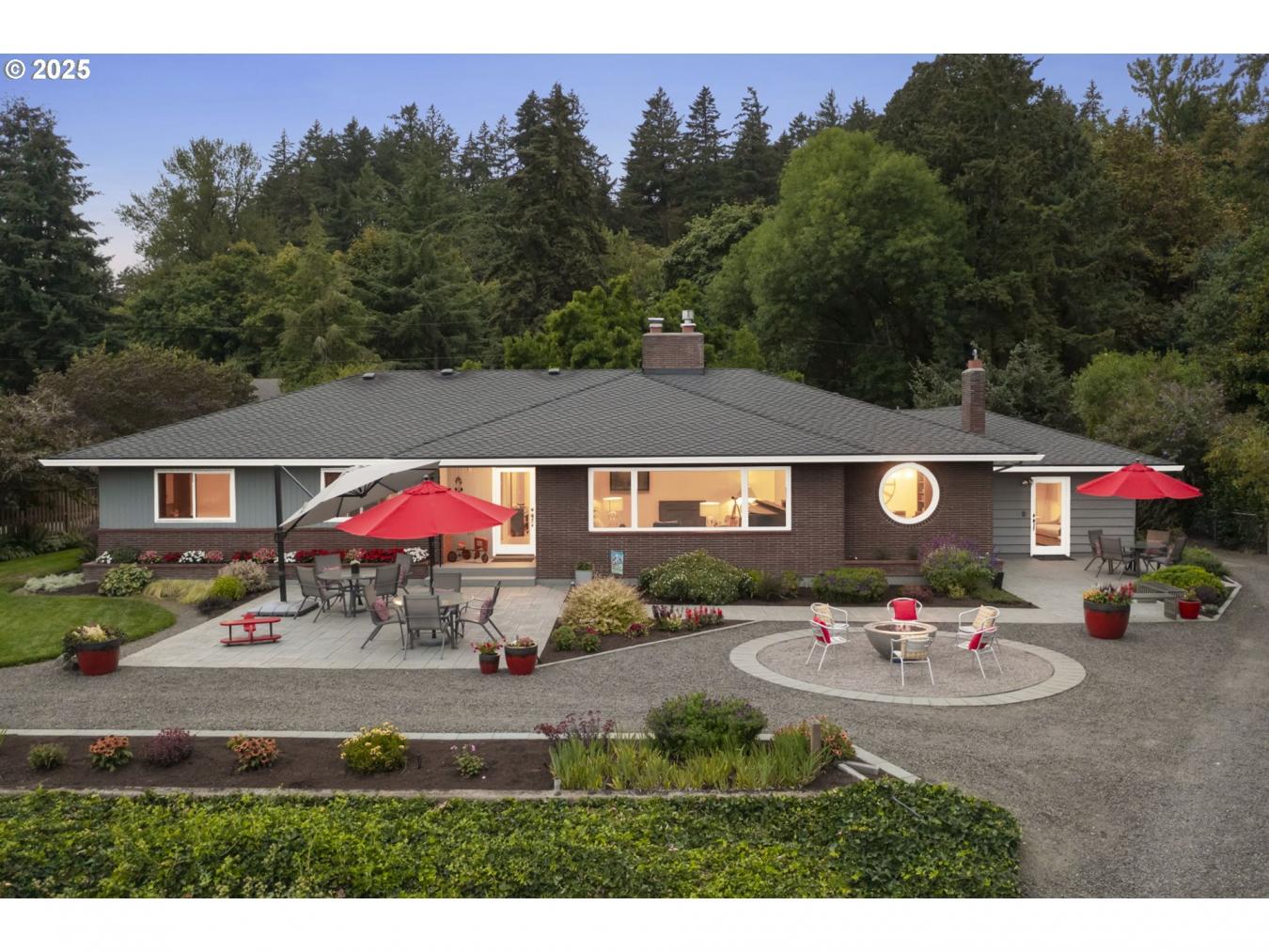 Lake Oswego, Oregon, 97034, United States, 3 Bedrooms Bedrooms, ,2 BathroomsBathrooms,Residential,For Sale,1893111