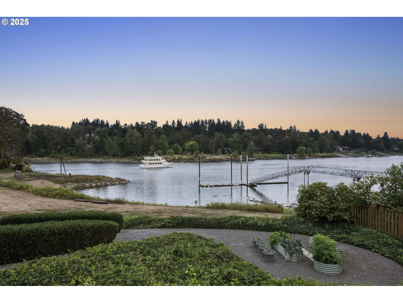 Lake Oswego, Oregon, 97034, United States, 3 Bedrooms Bedrooms, ,2 BathroomsBathrooms,Residential,For Sale,1893111