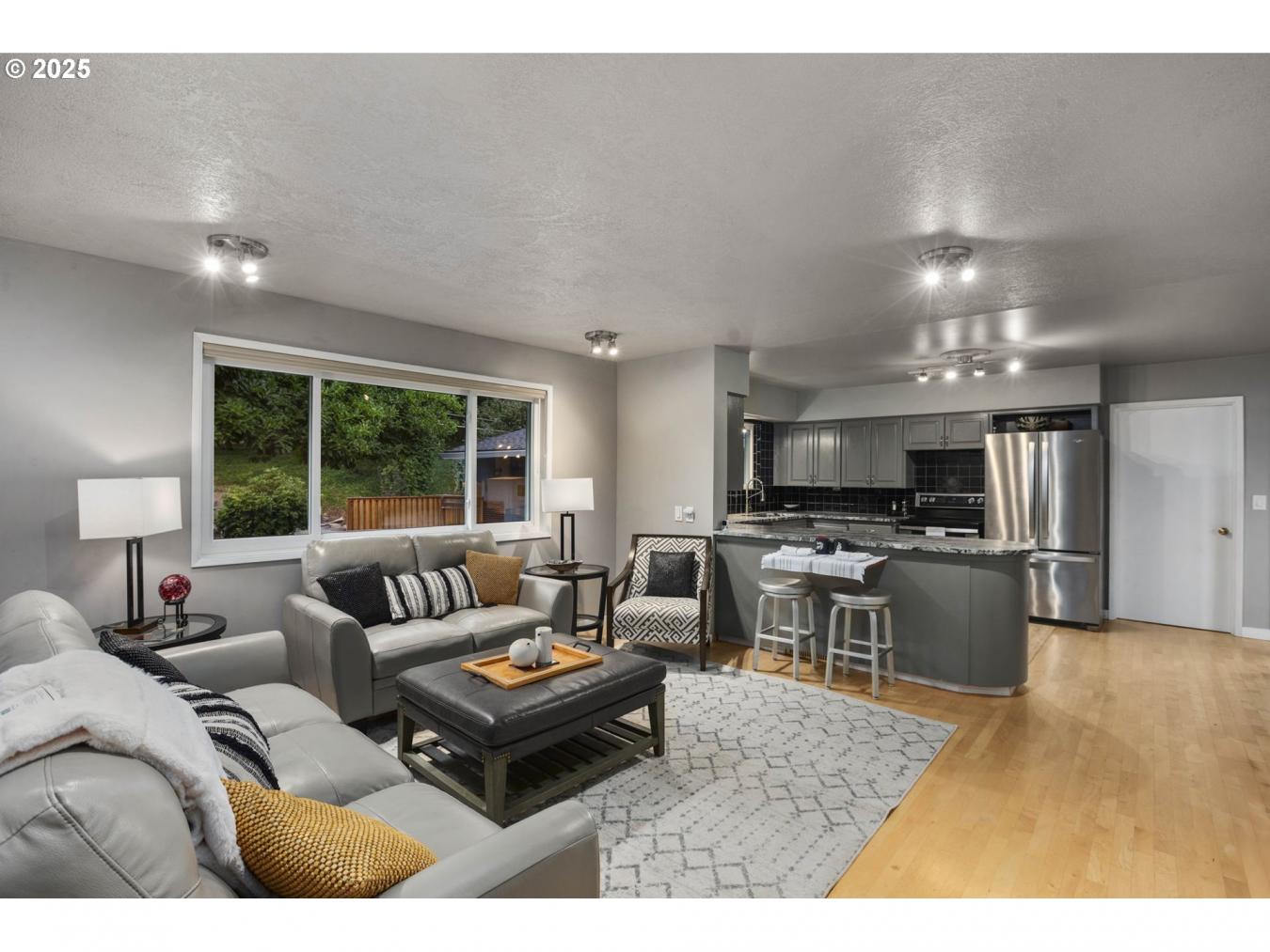 Lake Oswego, Oregon, 97034, United States, 3 Bedrooms Bedrooms, ,2 BathroomsBathrooms,Residential,For Sale,1893111