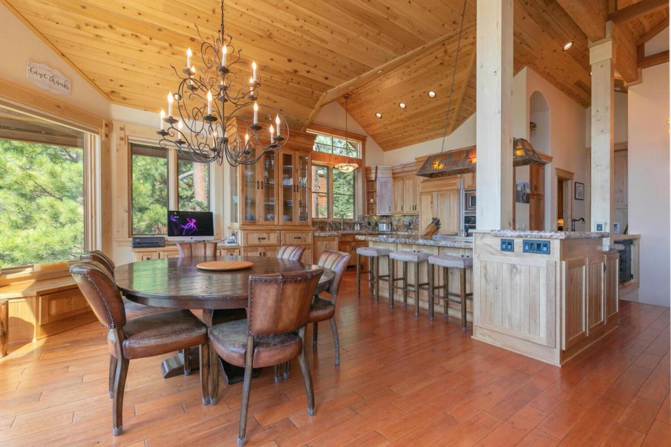 Truckee, California, 96161, United States, 4 Bedrooms Bedrooms, ,5 BathroomsBathrooms,Residential,For Sale,1889195