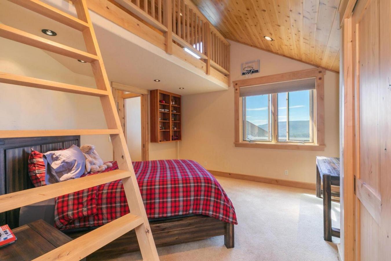 Truckee, California, 96161, United States, 4 Bedrooms Bedrooms, ,5 BathroomsBathrooms,Residential,For Sale,1889195