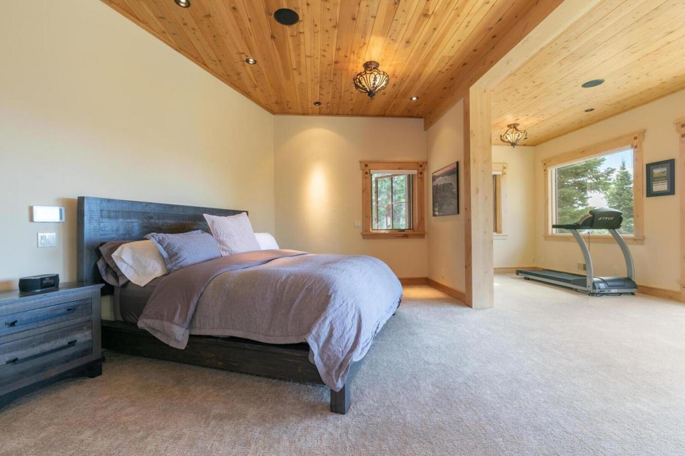 Truckee, California, 96161, United States, 4 Bedrooms Bedrooms, ,5 BathroomsBathrooms,Residential,For Sale,1889195