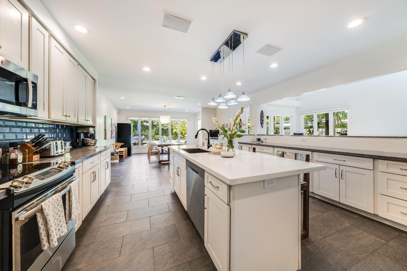 Kailua, Hawaii, 96734, United States, 4 Bedrooms Bedrooms, ,5 BathroomsBathrooms,Residential,For Sale,1893095