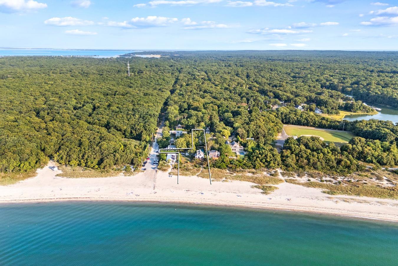 East Hampton, New York, 11937, United States, 7 Bedrooms Bedrooms, ,4 BathroomsBathrooms,Residential,For Sale,1900331