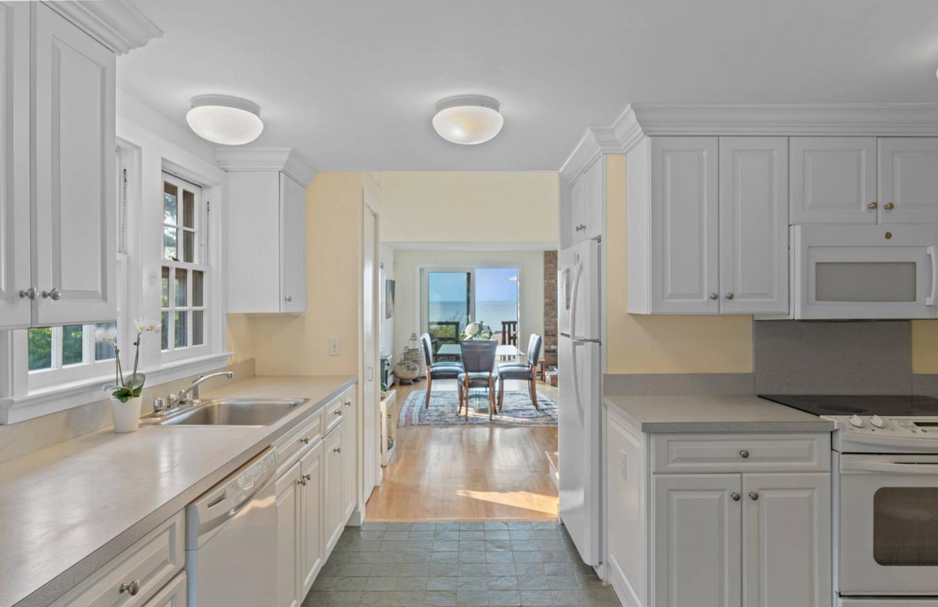 East Hampton, New York, 11937, United States, 7 Bedrooms Bedrooms, ,4 BathroomsBathrooms,Residential,For Sale,1900331