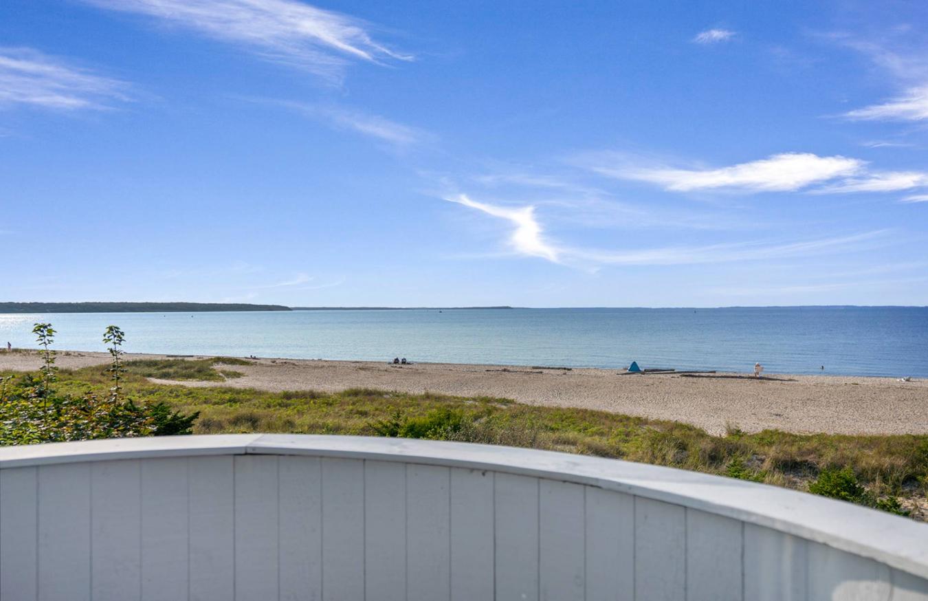 East Hampton, New York, 11937, United States, 7 Bedrooms Bedrooms, ,4 BathroomsBathrooms,Residential,For Sale,1900331