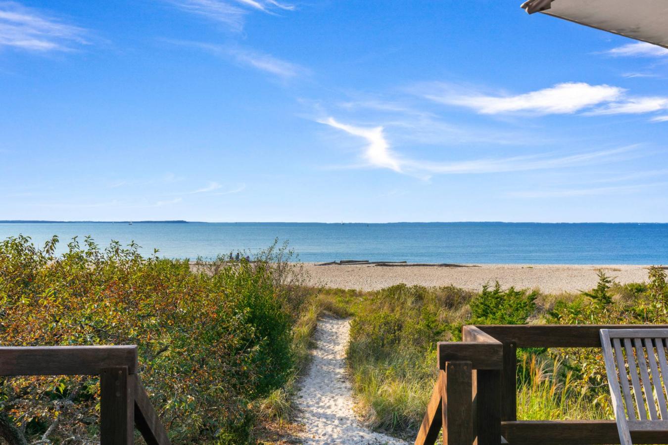 East Hampton, New York, 11937, United States, 7 Bedrooms Bedrooms, ,4 BathroomsBathrooms,Residential,For Sale,1900331