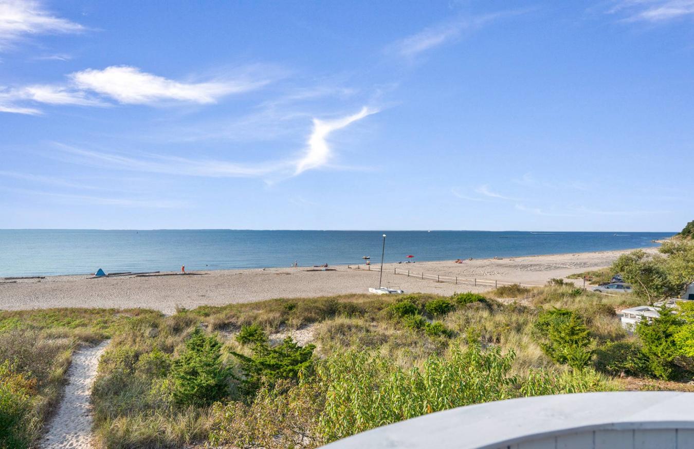 East Hampton, New York, 11937, United States, 7 Bedrooms Bedrooms, ,4 BathroomsBathrooms,Residential,For Sale,1900331