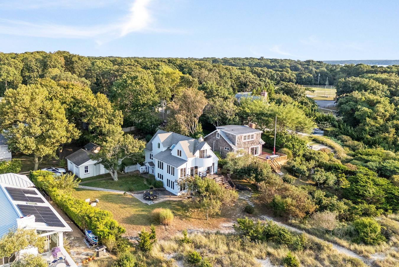 East Hampton, New York, 11937, United States, 7 Bedrooms Bedrooms, ,4 BathroomsBathrooms,Residential,For Sale,1900331