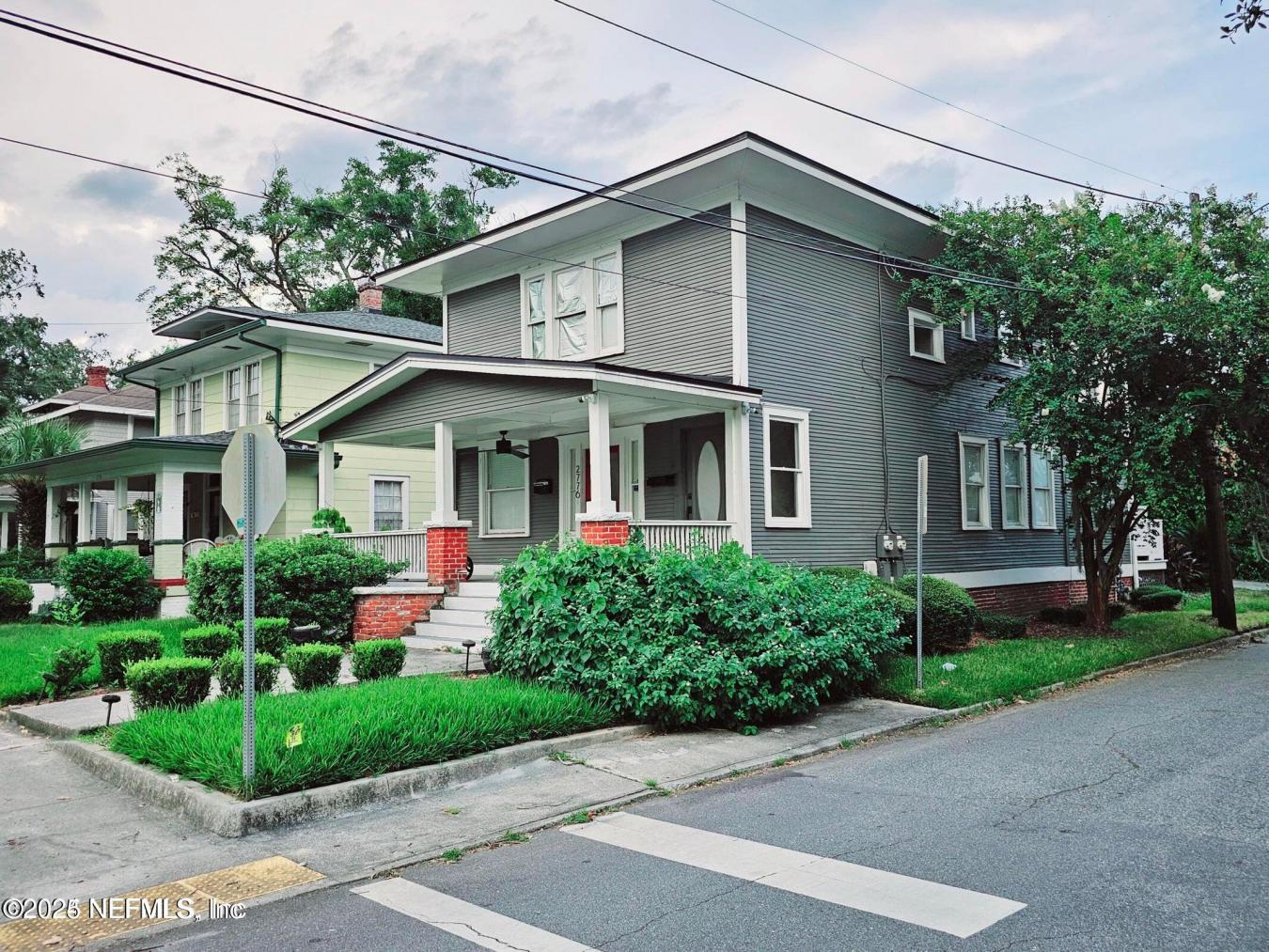 Exquisite duplex in historic Avondale/Riverside situated on a large co – image 2