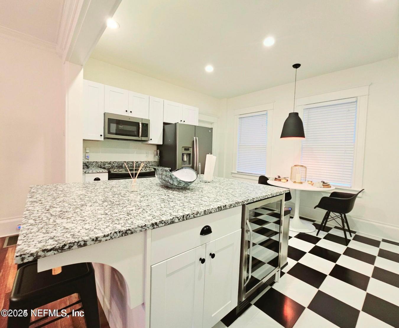 Exquisite duplex in historic Avondale/Riverside situated on a large co – image 12